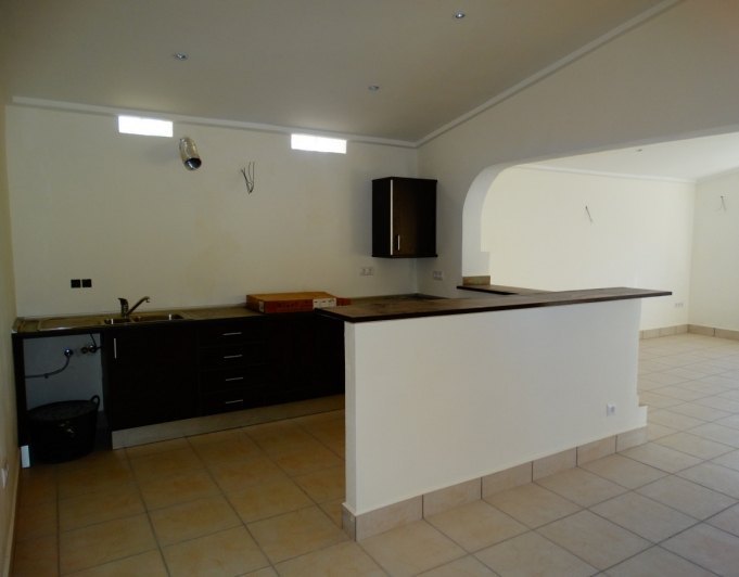 Bedrijfsgebouw met 4 appartementen te koop in Javea