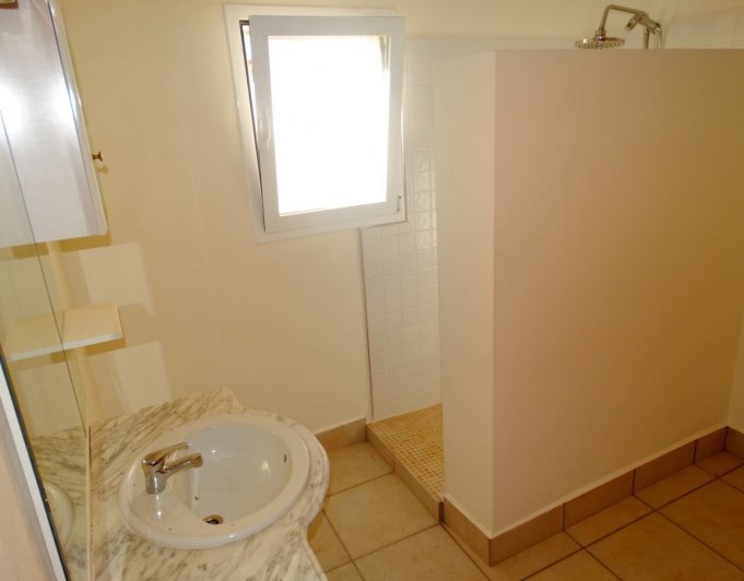 Bedrijfsgebouw met 4 appartementen te koop in Javea
