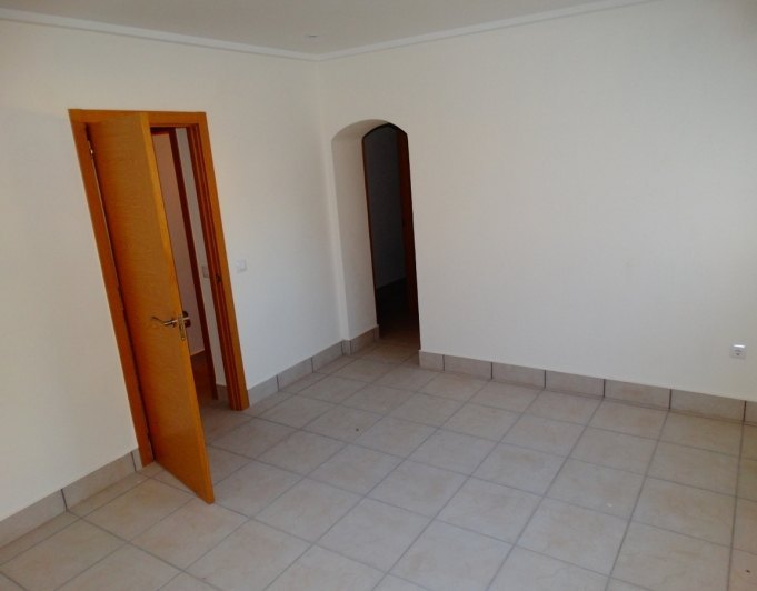 Bedrijfsgebouw met 4 appartementen te koop in Javea