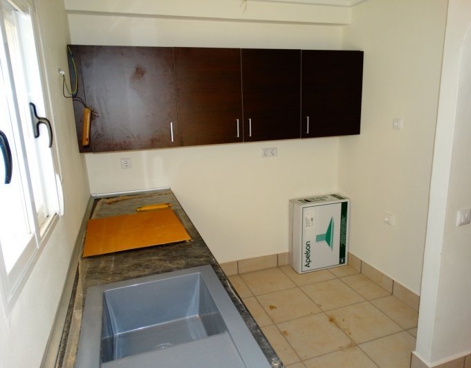 Bedrijfsgebouw met 4 appartementen te koop in Javea
