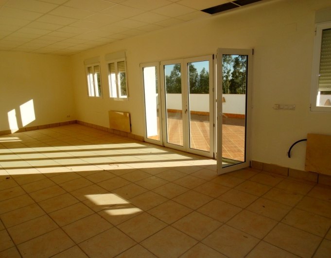 Bedrijfsgebouw met 4 appartementen te koop in Javea