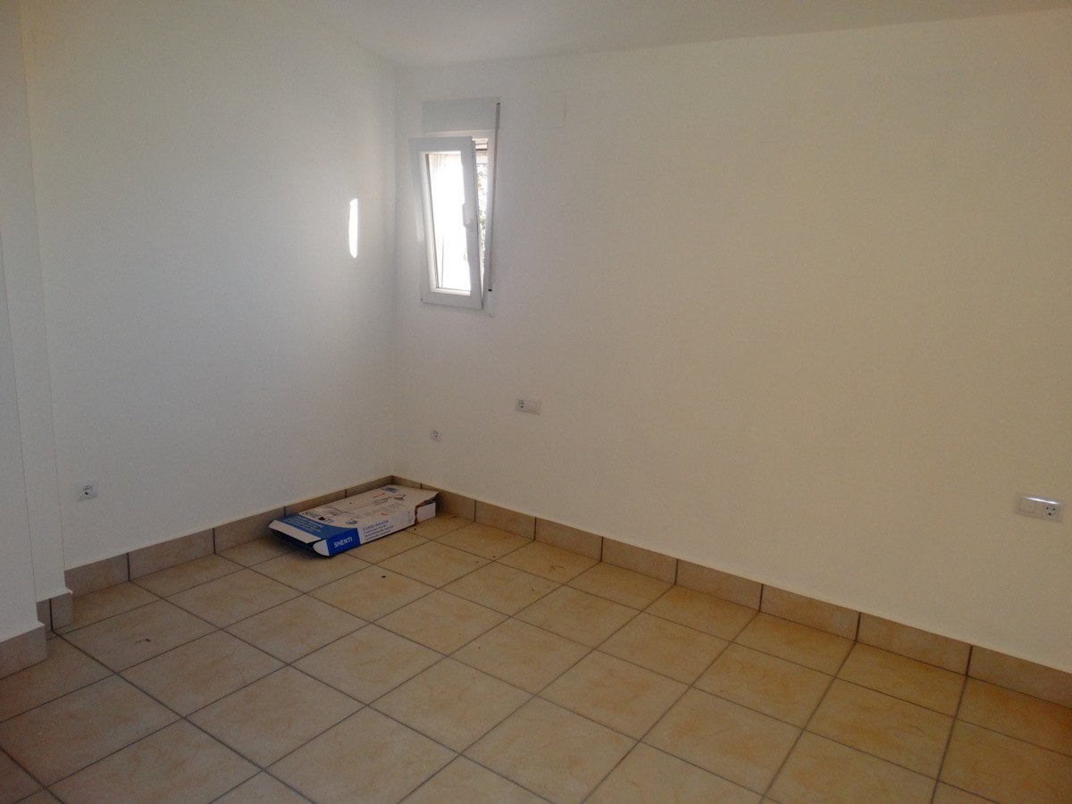 Bedrijfsgebouw met 4 appartementen te koop in Javea