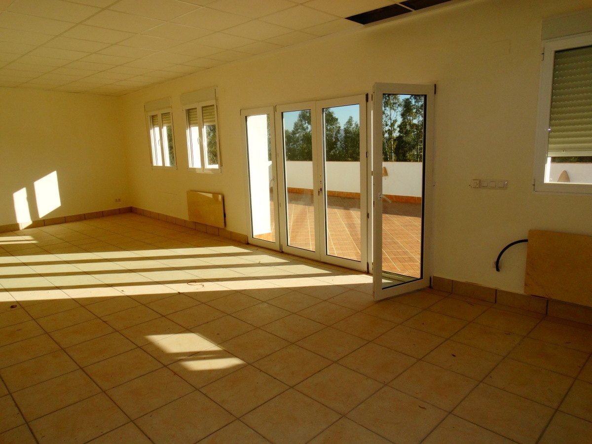 Bedrijfsgebouw met 4 appartementen te koop in Javea