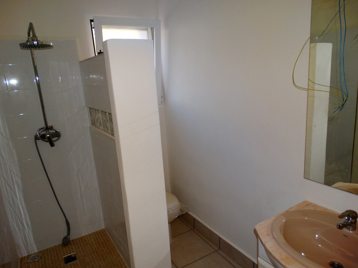 Bedrijfsgebouw met 4 appartementen te koop in Javea