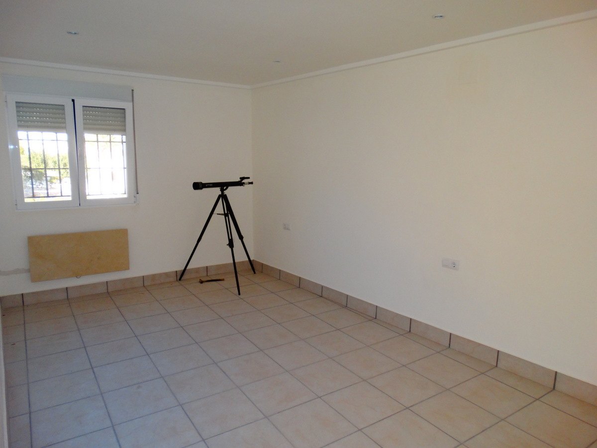 Bedrijfsgebouw met 4 appartementen te koop in Javea