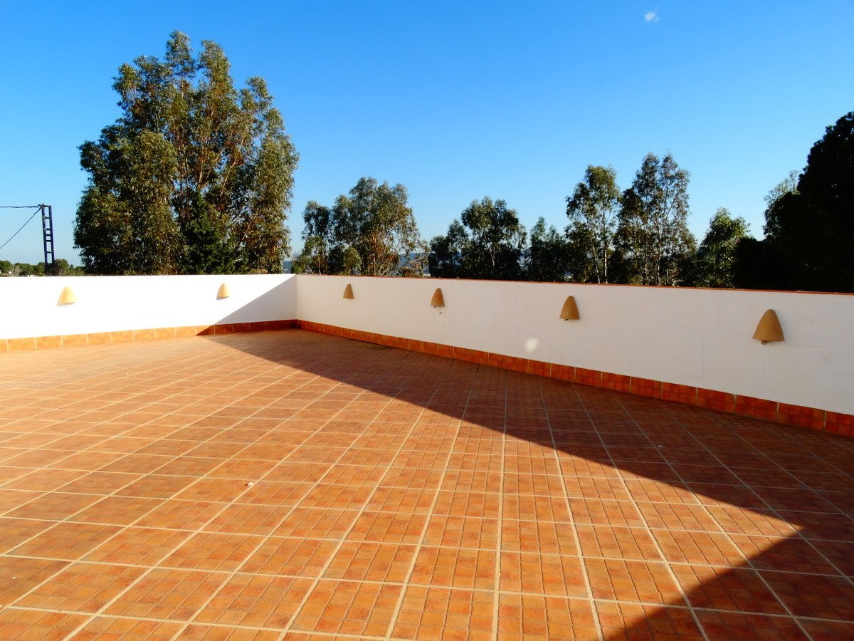 Bedrijfsgebouw met 4 appartementen te koop in Javea